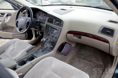 volvo-v70-2-7.800.jpg
